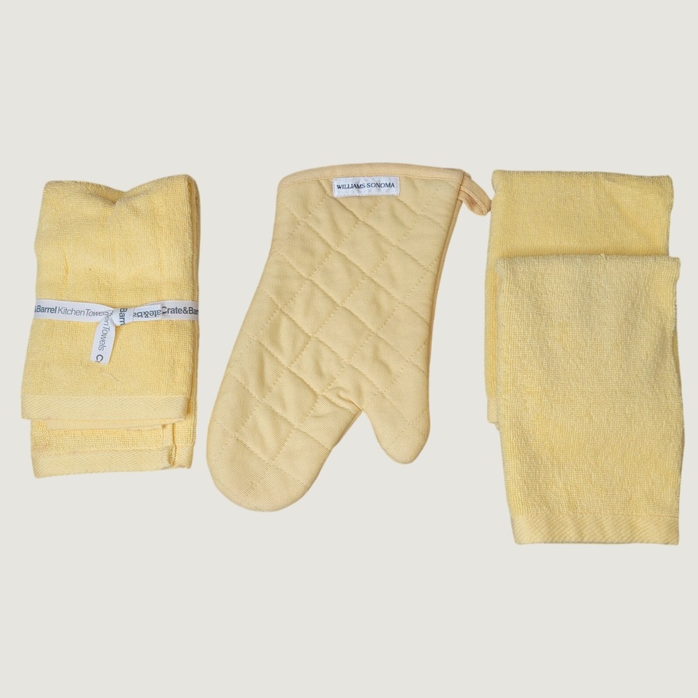 Crate And Barrel Chef Terry Duo Butter Yellow Set of 4 Hand Towels & Oven Mitt